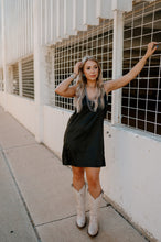 Load image into Gallery viewer, Pretty in Satin