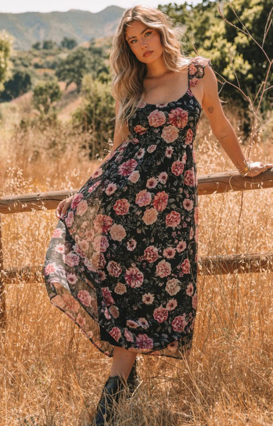 Desert Rose Maxi Dress Medium (fits a 6/8) Desert Rose Maxi Dress Medium (fits a 6/8)